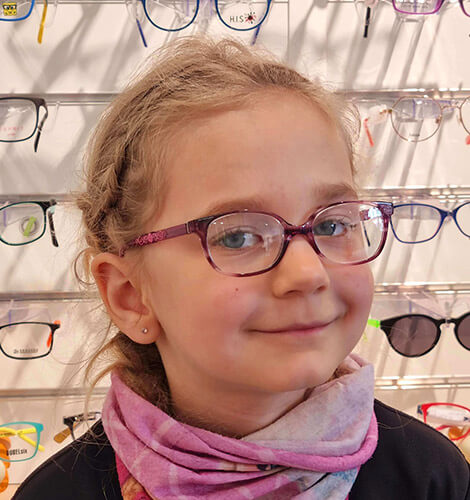 Kind mit Brille